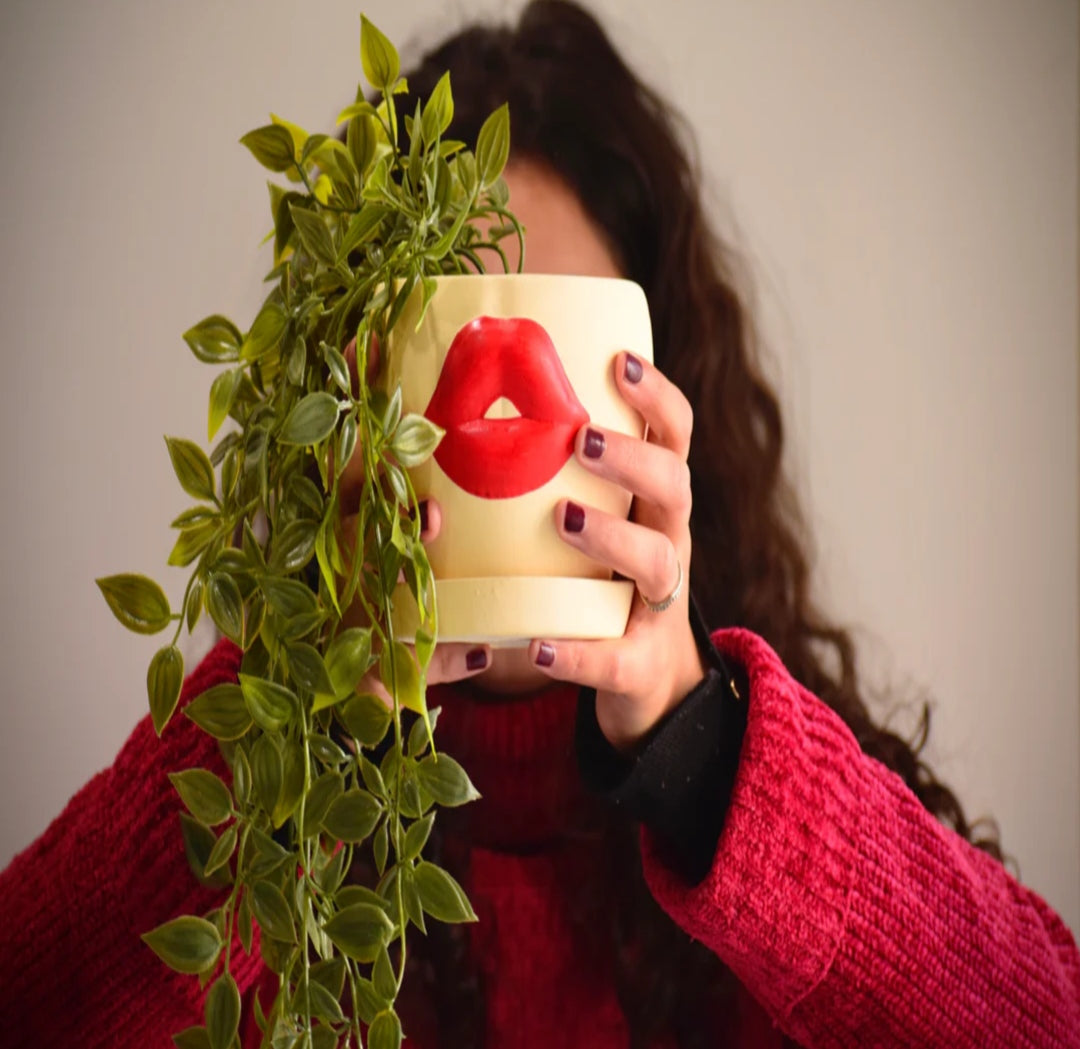 The Kiss Planter
