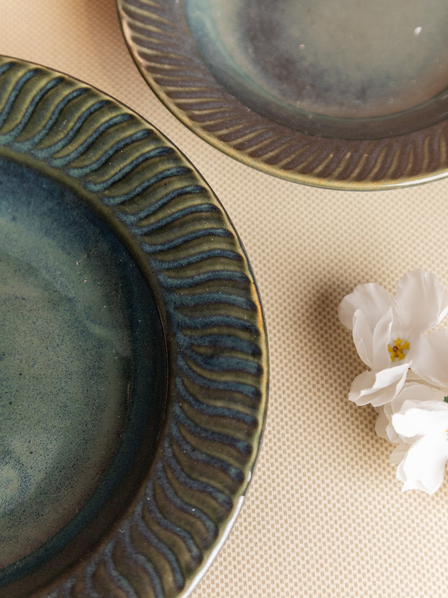 Small Green Pasta Plate – Elegant Ceramic Plate for Dining