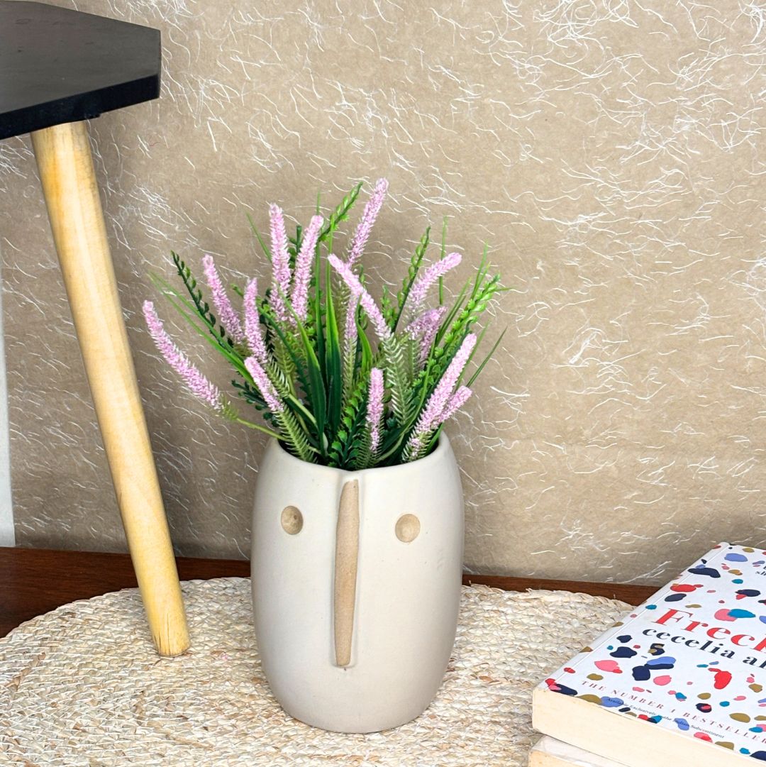 Radiant Beige Face Vase – Modern & Artistic